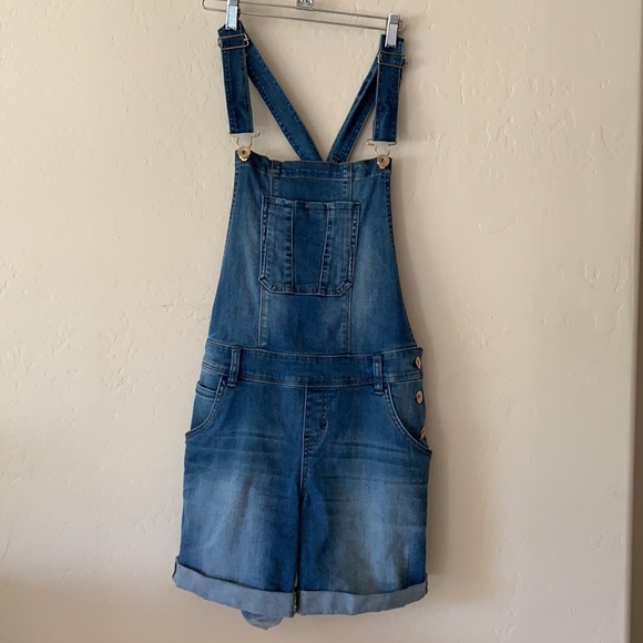 KENSIE Overall Shorts with rolled up hem - Picture 2 of 8